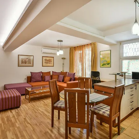 Budget Flat In فارنا