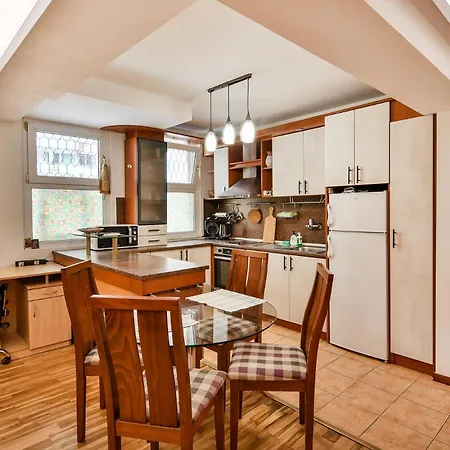 Апартамент Budget Flat In